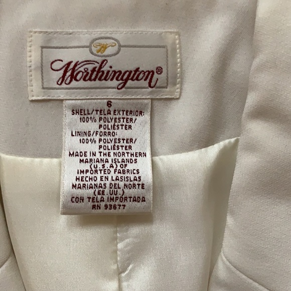 New Worthington white coat, size 6, 100% polyester, 2 pockets, plain hem. - Picture 2 of 5